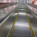 Die extrem lange Rolltreppe in die Tiefe der Haltestelle von Martin Place
