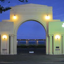 Das "Tor" zum Meer (Denkmal) in Napier