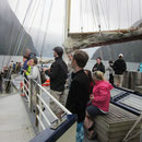 Blick auf's Deck waehrend der Fahrt in den Milford Sound