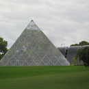Die Gewaechshaus-Pyramide des Tropenhauses im Royal Botanic Garden in Sydney