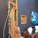 Holz-Greenstone-Skulptur in der Greenstone-Schleiferei in Hokitika