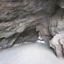 Felshoehle am Strand von Sumner nahe Christchurch