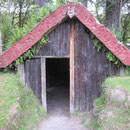 Maori-Haus im Burried Village nahe Rotorua