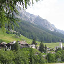 Nun geht es dem Pass entgegen, und ich schaue nochmals zurück auf Splügen. Hier sieht und hört man kaum etwas von der Passstrasse.