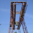 Auch ein Kran kann schön sein. Er steht im Kieswerk beim Hafen von Güttingen.