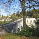 Die Krumme Brücke wurde 1487 vollendet und steht unter Bundesschutz. Sie führt über die Thur nach Bischofszell.