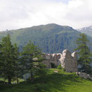 Unterwegs komme ich vorbei an der Burgruine Splügen.