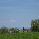 Die evangelische Kirche von Neukirch-Egnach kommt ins Blickfeld.