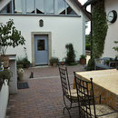 Der Blick vom Innenhof aufs Atelier