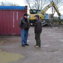 Ronald ( der mit dem LKW links ) und Heiko (der mit dem Schrottplatz) beim Fachsimpeln!