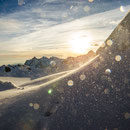 Stürmischer Wind mit Böen bis 80km/h wirbelt den frischen Schnee über das untere Mönchsjoch.