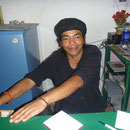 Vikram, mon serveur préféré! toujours le sourire, qui sert plus vite que n'importe quel autre resto, et dit toujours oui à tous nos désirs!!! :)