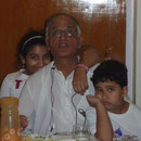 Bashir et ses 2 petits- enfants