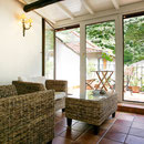 Das Wohnzimmer mit Blick zur Dachterrasse