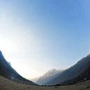 © Christoph Haas / Makalu 2010; Strahlender Morgen am Ufer des Barun.