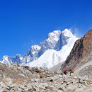 © Christoph Haas / Makalu 2010; Unterwegs in Richtung ABC. Die Gipfel von Nuptse, Lhotse und Mt. Everest aus einer ungewohnten Perspektive.