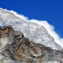 © Christoph Haas / Makalu 2010; Sturmfahne am Makalu.