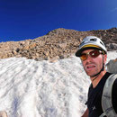 Ab dem Punta Oliveras Arenas (3292 m) geht's wieder über wackeliges Geröll - das oberste in der Karte verzeichnete Eisfleckchen war nicht mehr zu finden.