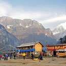 © Christoph Haas / Makalu 2010; Strahlender Morgen am Ufer des Barun.