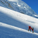 © Christoph Haas / Makalu 2010; Aufstieg in Richtung Felsriegel oberhalb von Lager 2.
