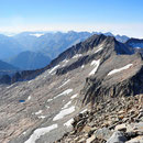 Der Grat nach Westen - eine lohnende Überschreitung bis hinüber zum Pico d' Alba (3107 m).