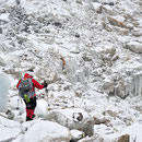 © Christoph Haas / Makalu 2010; Abstieg bei Schneefall.