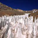 Diesmal folgen wir dem langestreckten Band aus Penitentes am Fuß des Cerro Bonete.