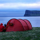 Unser Zeltplatz in der Bucht Rekavík mit tollem Blick hinüber nach Hornbjarg.