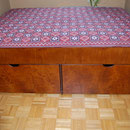 Bett aus Multiplex Birke, gebeizt u. lackiert, 2,0 m x 1,4 m x 0,65 m