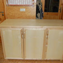 Schrank in Ahorn/Teilmassiv u. furnierte Spannplatte