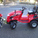 Honda Rasentraktor mit Schneepflug