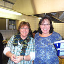 Raphaela und Ingeborg v.l.n.r. ........ Alle fleißig beim Schnittchen schmieren ... vielen Dank an alle Helferinnen!!