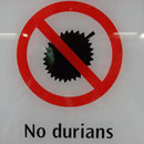 Vu dans le métro à Singapour... cherchez pourquoi!