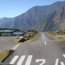 ...et sa piste à Lukla