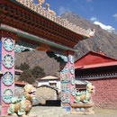 Devant le monastère