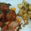 Un chilli chicken,et patates coriandre/cumin, chez On the Rocks