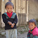 Des enfants sur le chemin