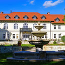 Blick vom Park auf das Weinhotel Degenfeld