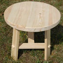 Table ronde de 55 cm de haut et 55 cm de diam.