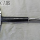 Réf. GM065 öpée une main et demie One-and-a-half handed sword forged blade, polished, blade length 88cm, total length 119cm, weight 2kg, colour of hilt by request Prix 215 €