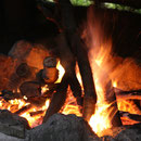 romantischer Lagerfeuerabend