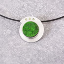 Anhänger 925/- Silber, Uvarovit auf Schiefer, Peridot