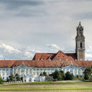 Die repräsentativste Zufahrt zum Stift liegt an der Nordseite.