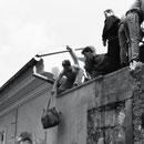 Über eine Mauer konnte man noch ins Botschaftsgelände gelangen, wenn die tschechischen Posten außer Sicht waren.