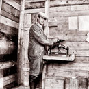 Fox Bay, Horatio Malouin, fils d'Alfred Malouin, employé de l'administration.  Il fut gardien du phare de Pointe Ouest beaucoup plus tard dans les années 20