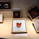 Broschen und Kombinationen Ansteckschmuck/Halsschmuck