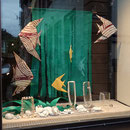 Schaufenster Leyergasse, Perlen