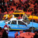 Streifenwagen und NYC Taxi bei der Messe Frankfurt