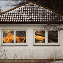 Die Sonne spiegelt sich im Haus des Hafenmeisters in Lauterbach