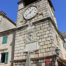 La tour de l'horloge et son pilori